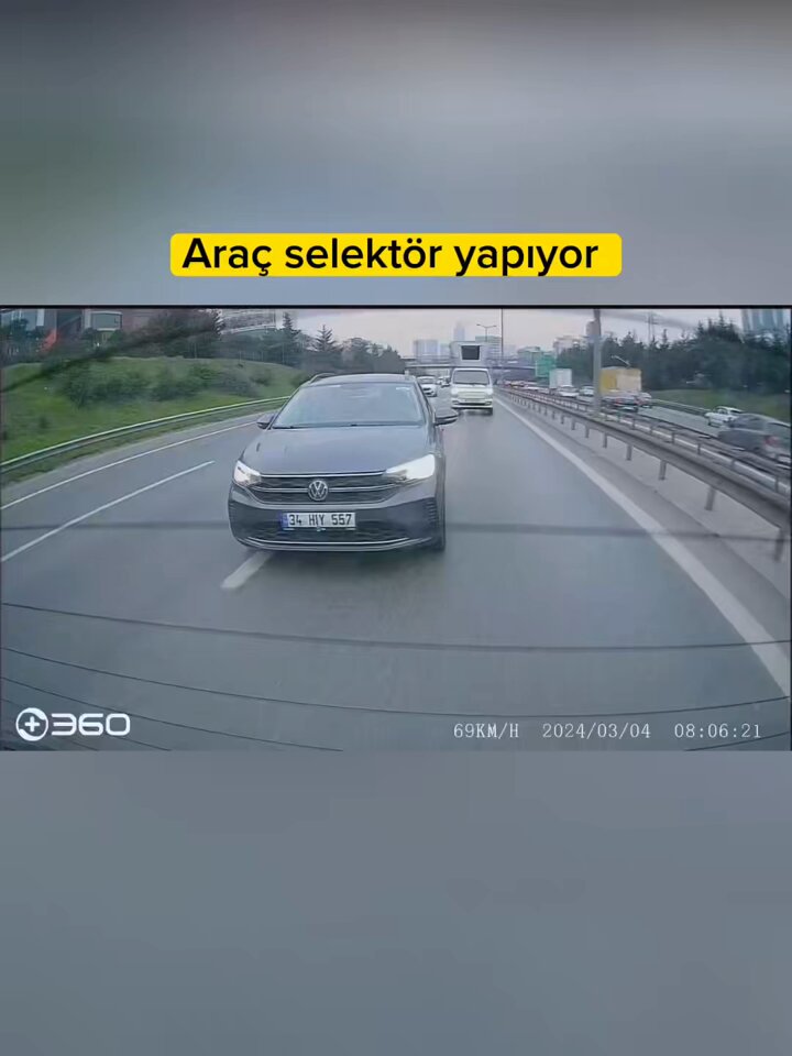 TEM Otoyolu’nda bir sürücü, kendisine yol verilmediği için ani fren yaparak diğer sürücülere kaza yaptırdı.