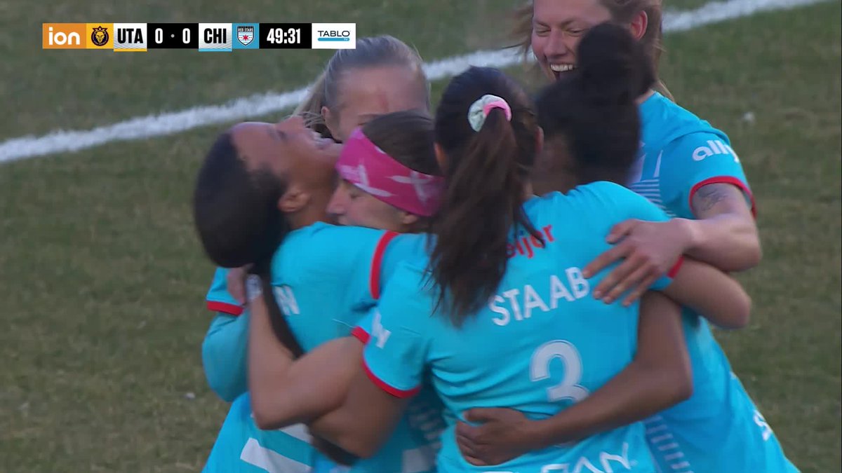 An absolutely brilliant touch by Ally Schlegel! Chicago takes the lead 1-0 on NWSL on ION!