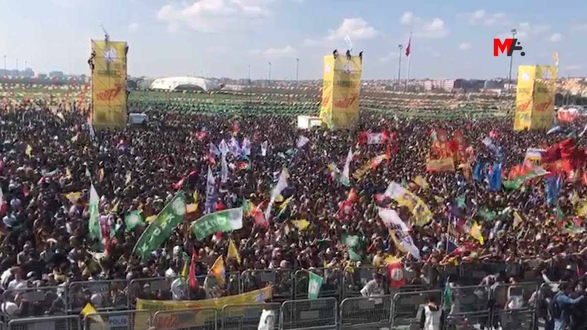 İstanbul'daki Newroz kutlamasına yüzbinlerce yurttaş katıldı.