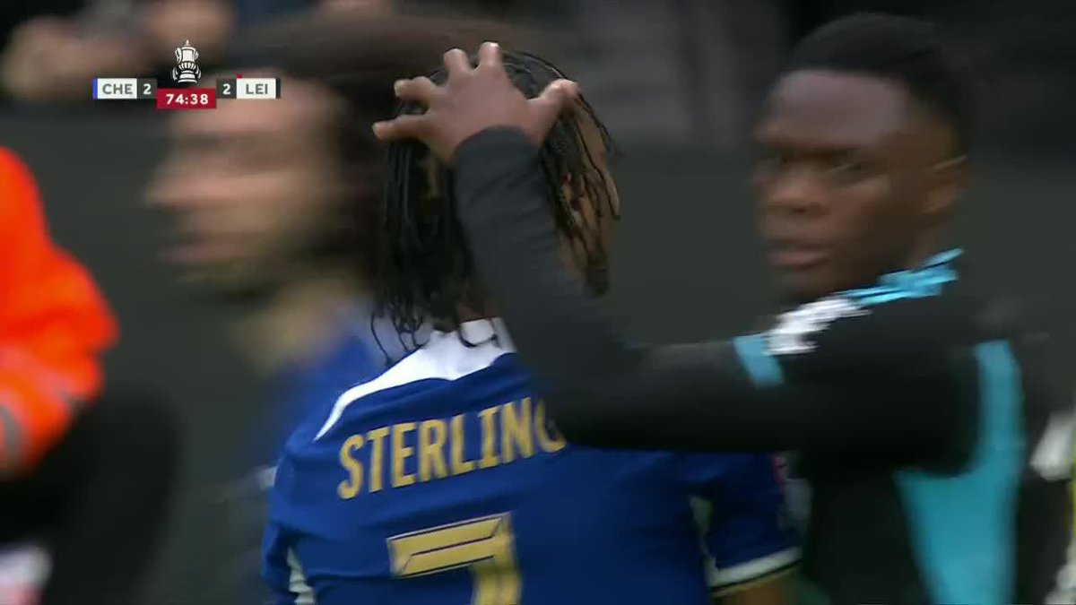 JAJAJA EL TIRO LIBRE DE STERLING. 😳🏴