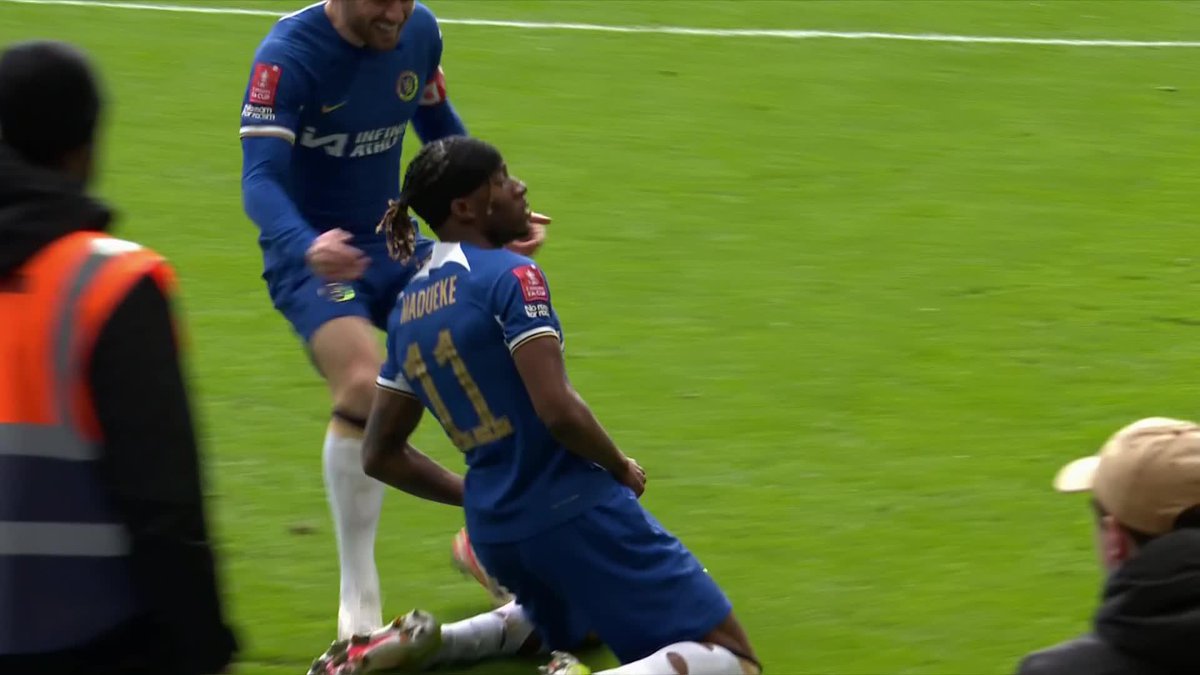 Noni Madueke. UNREAL ✨ (via Emirates FA Cup)