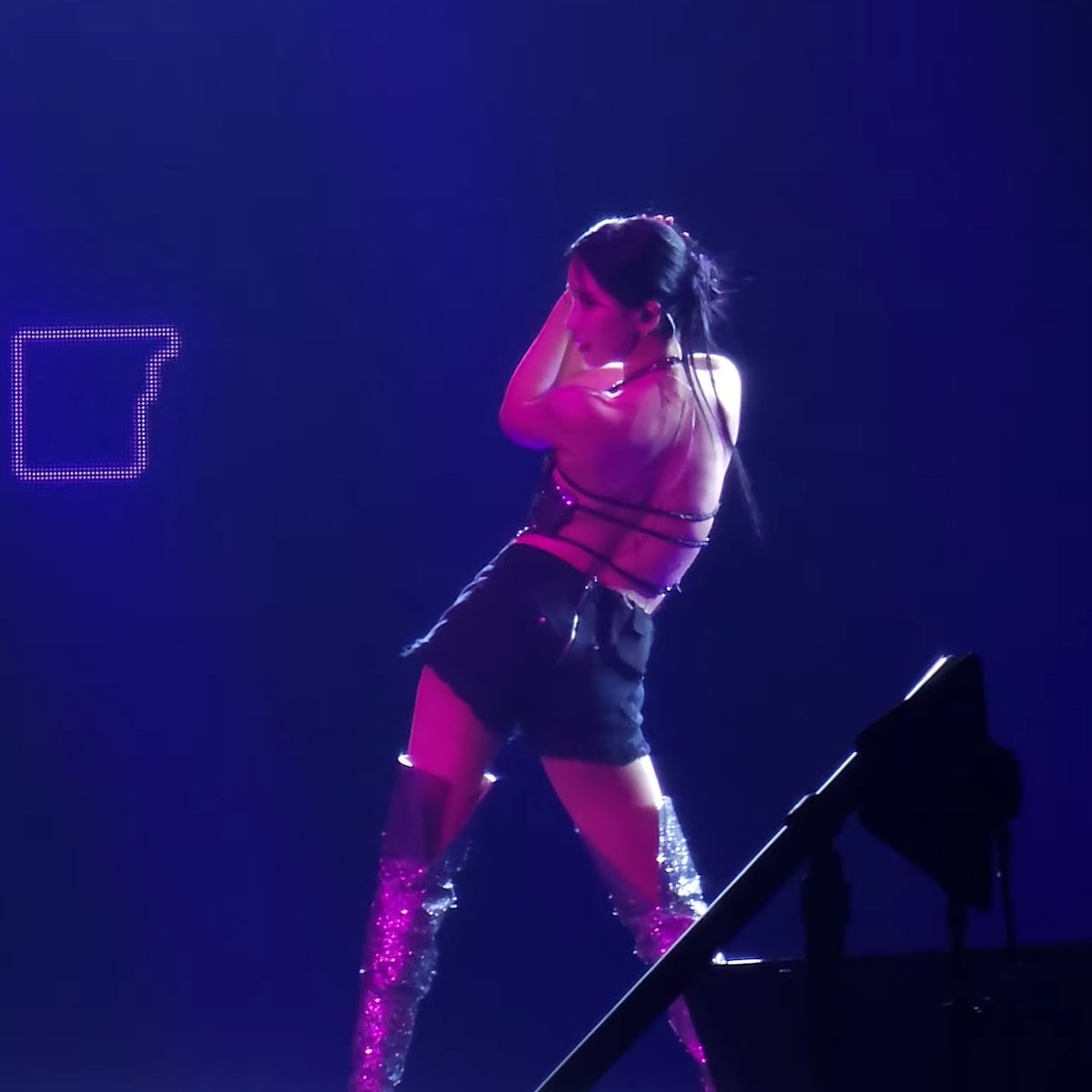MINA'S DANCE BREAK HOW IS SHE EVEN REAL??