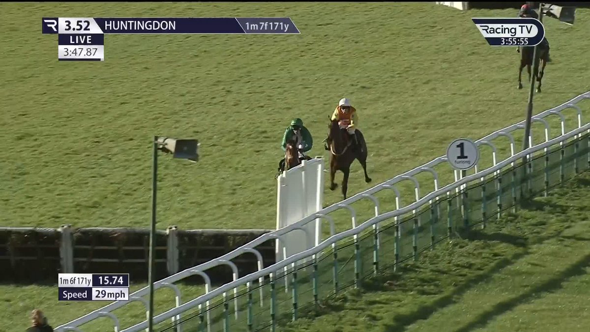 Minor upset! 😱 Wise Guy was all the rage for the Rhino.Bet-sponsored handicap hurdle Huntingdon Racecourse, but Totterdown (15-2) impressively fells the odds-on favourite🏇 Finn Lambert | Richard Phillips Racing