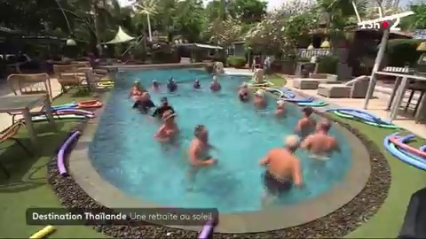 ☀️🇹🇭 De plus en plus de #retraités français trouvent en #Thaïlande un #eldorado pour couler des jours heureux. Douceur de vivre, coût de la vie et des soins médicaux : ils nous racontent leur quotidien. 👴👵