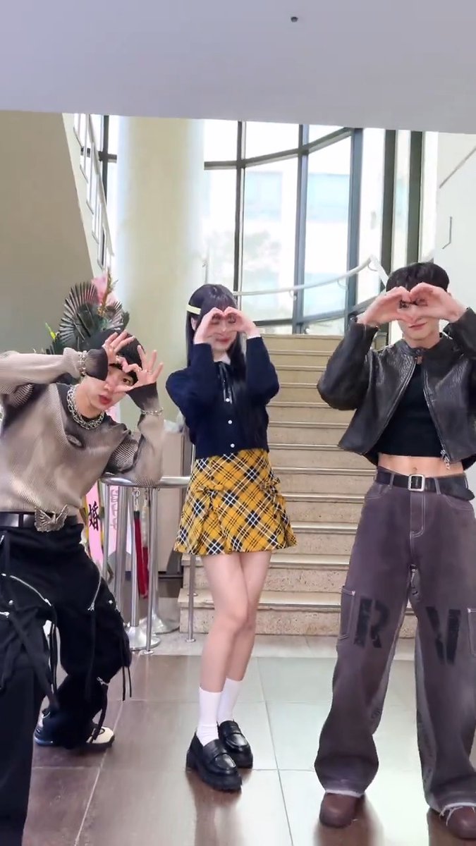 💡#HIGHLIGHT #하이라이트 #YANGYOSEOP #양요섭 #LEEGIKWANG #이기광 make it look EASY🕺 ▪️ ▪️ ▪️ #LE_SSERAFIM #르세라핌 #HONGEUNCHAE #홍은채 #LE_SSERAFIM_EASY #MakeItLookEasy