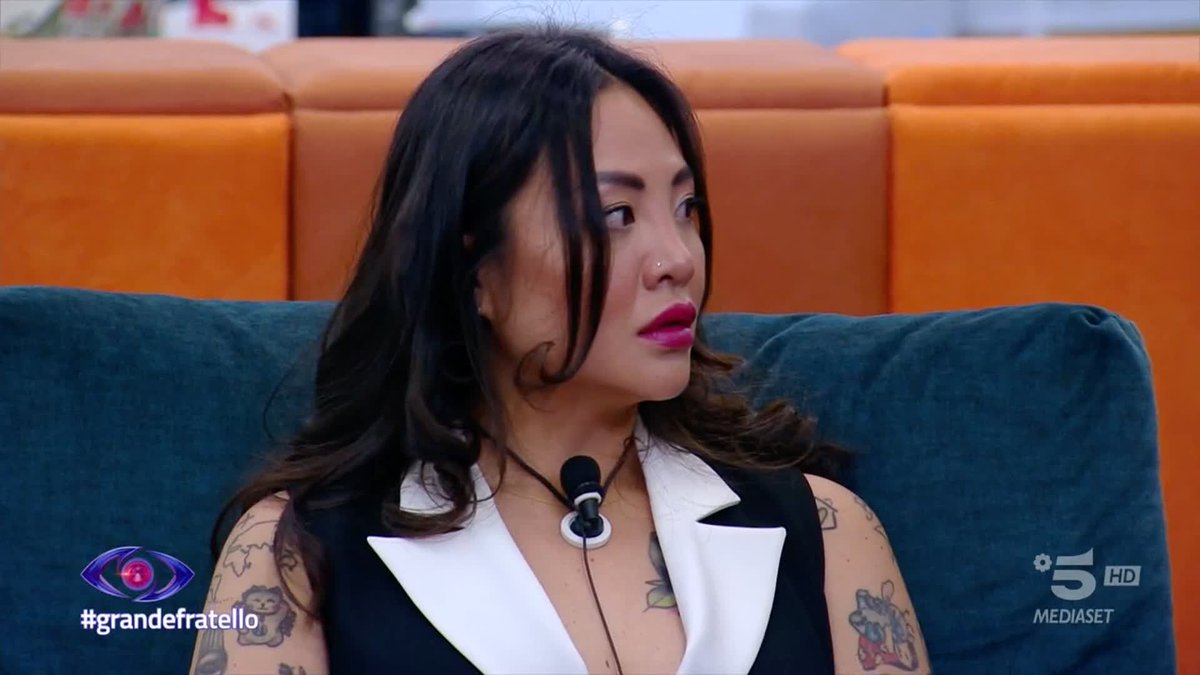 Abbiamo appena svelato ai ragazzi che, oltre al terzo finalista, il televoto flash porterà anche ad una eliminazione. #GrandeFratello