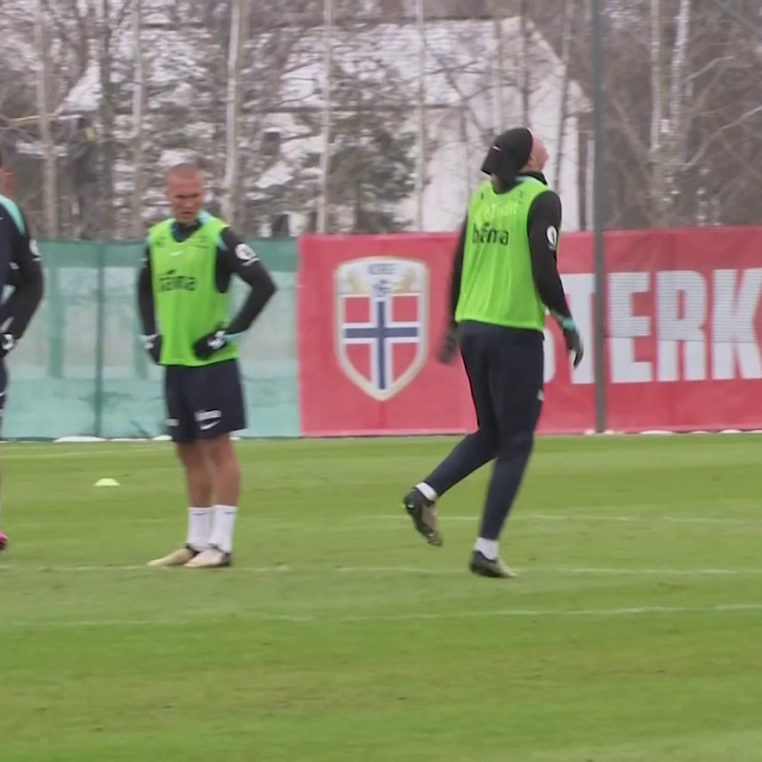 Erling Haaland has limped out Norway's training session 12 days before Manchester City's Premier League clash with Arsenal ⬇️ 📹 TV2