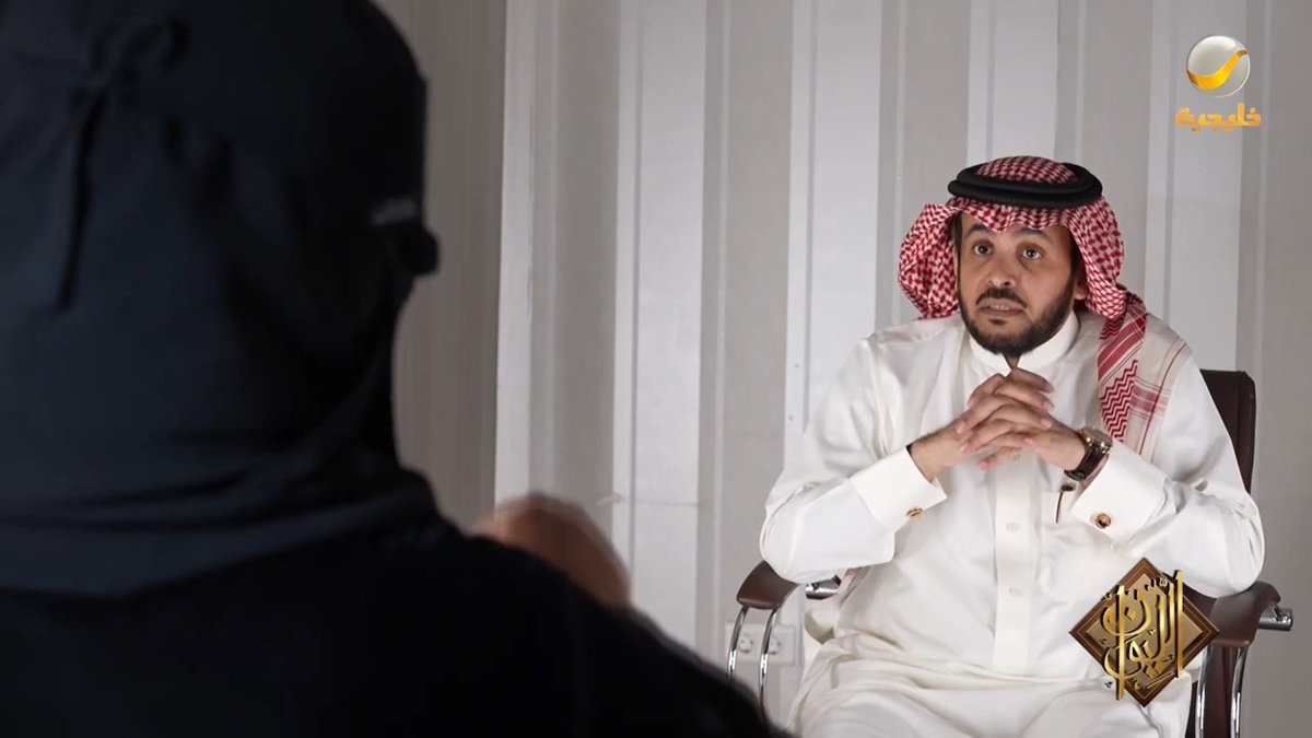 قصة مأساوية لأم تحكي دمار حياة ابنتها بسبب الخمر والمخدرات... كانت بارّة بوالدتها لكن أحد زملائها في العمل أسقطها في الشراب واغتصبها ثم تعرفت على صديقات وتعاطت معهن مخدر "الشبو" الخطير حتى وصل بها الحال أن بدأت تهدد بحرق أمها.