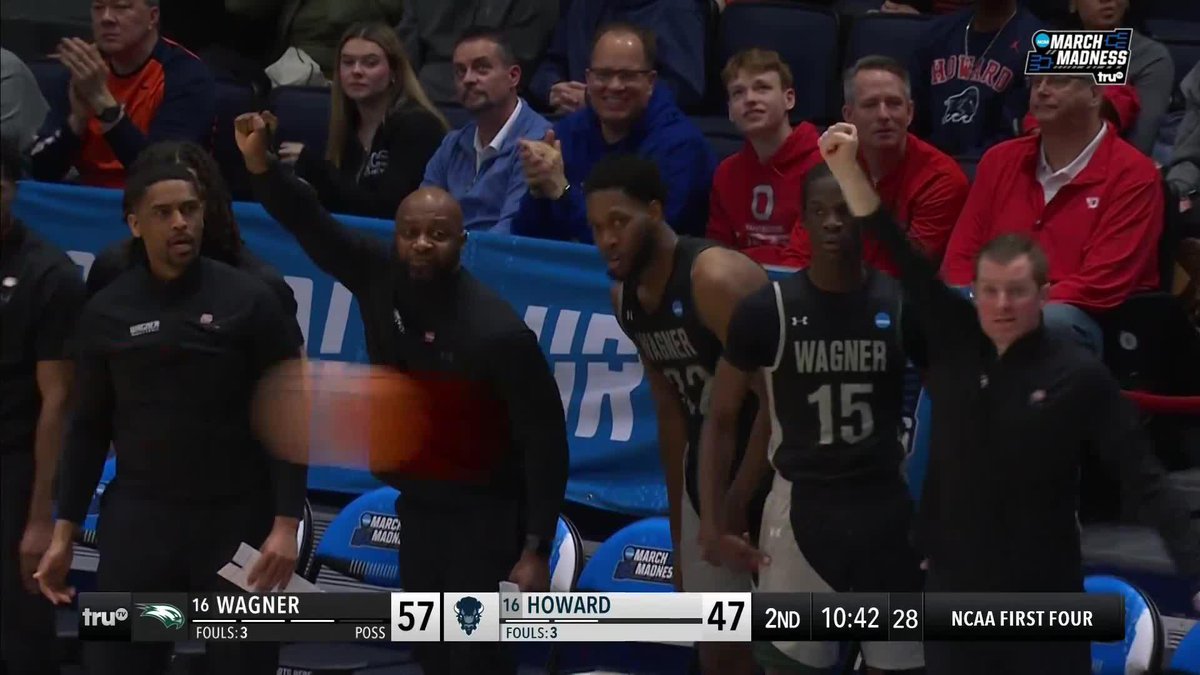 Howard and Wagner trading triples 🎯 #MarchMadness