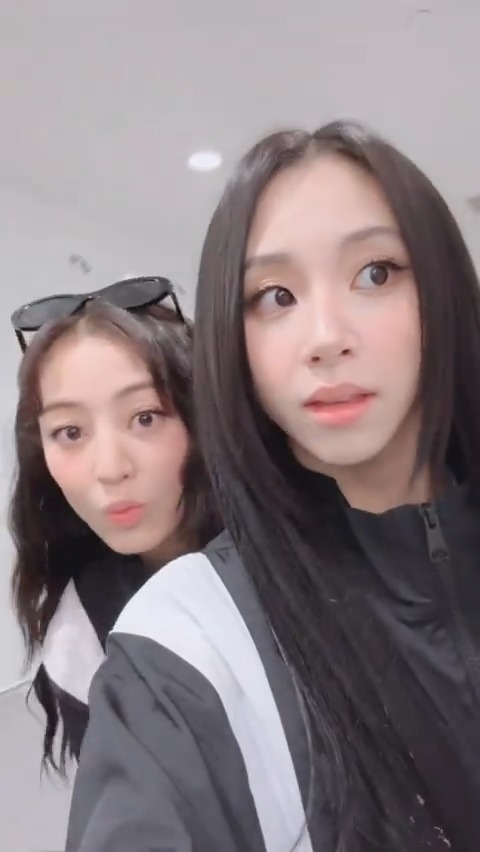 that's US ✨👑 💥 Listen ONE SPARK ❤🔥 Listen With YOU-th #트와이스 #TWICE #지효 #JIHYO #채영 #CHAEYOUNG