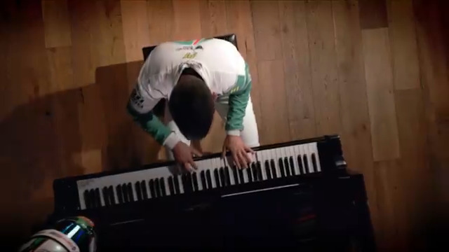 The Formula 1 theme… as a piano solo! 🎹🔥 Supercars star Thomas Randle taps out an impressive rendition of the famous intro ahead of racing alongside F1 this weekend in Melbourne. Do we see a collab with Charles Leclerc in the future? #F1 #Formula1 #AusGP #RepcoSC FOXSportsAUS