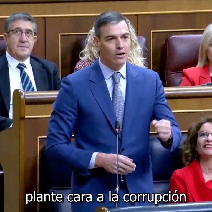 En el Gobierno colaboramos con la justicia y asumimos responsabilidades políticas. En el caso Ayuso han señalado a la fiscalía, a la Agencia Tributaria y a los medios de comunicación. Señor Feijóo, plante cara a la corrupción en su partido, exíjale la dimisión a Ayuso.
