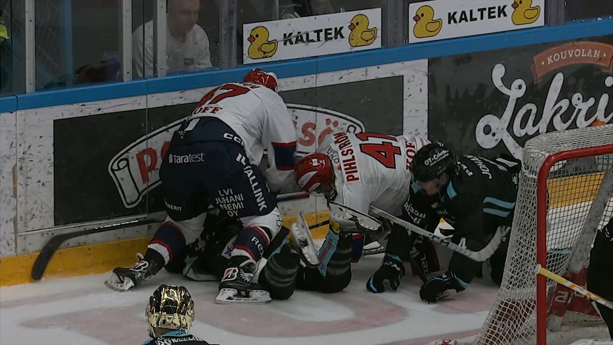 Tilannehuone on tarkastanut keskiviikon #PelicansFiâ#HIFK-ottelusta tilanteen ajassa 56.29, jossa HIFK:n Leo Komarov lyĂś jäässä makaavaa Pelicansin Michal Jordania useasti. Komaroville tuomittiin tilanteesta 5+PR. âĄď¸ Tilanne etenee #Liiga'n kurinpitodelegaation käsittelyyn
