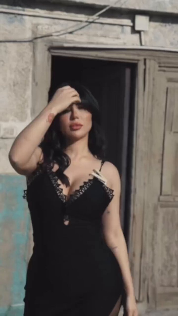 التلفازة مش كفاية يا فنانة انا عايزاك ف اوضتي