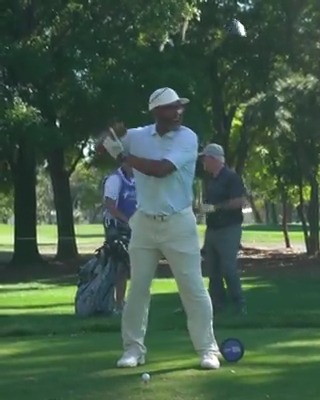 An iconic waggle. The swing of former MLB star Gary Sheffield 🏌️‍♂️