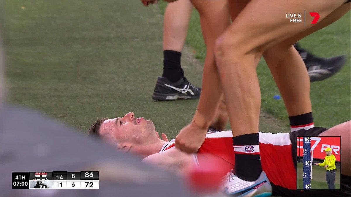 JACK HIGGINS 😱 But was he out of bounds? #AFLSaintsPies