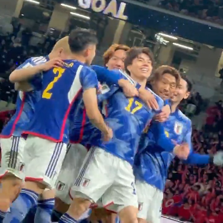 【ピッチサイドCam⚽️🎥】 #田中碧 の綺麗な軌道を描いた先制ゴールを、ピッチ目線でお届け🌈✨ ビューティフルゴールが、チームに勝利をもたらす決勝点に💪 #夢への勇気を #SAMURAIBLUE #jfa #daihyo #サッカー日本代表