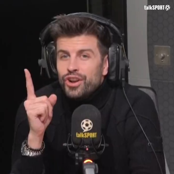 "I think any right back in the 90s could not play now!" 😲 "He will kill me now!" 🤣 Former #FCB &amp; #MUFC defender Gerard Pique discusses whether Gary Neville could play in today's game 👀