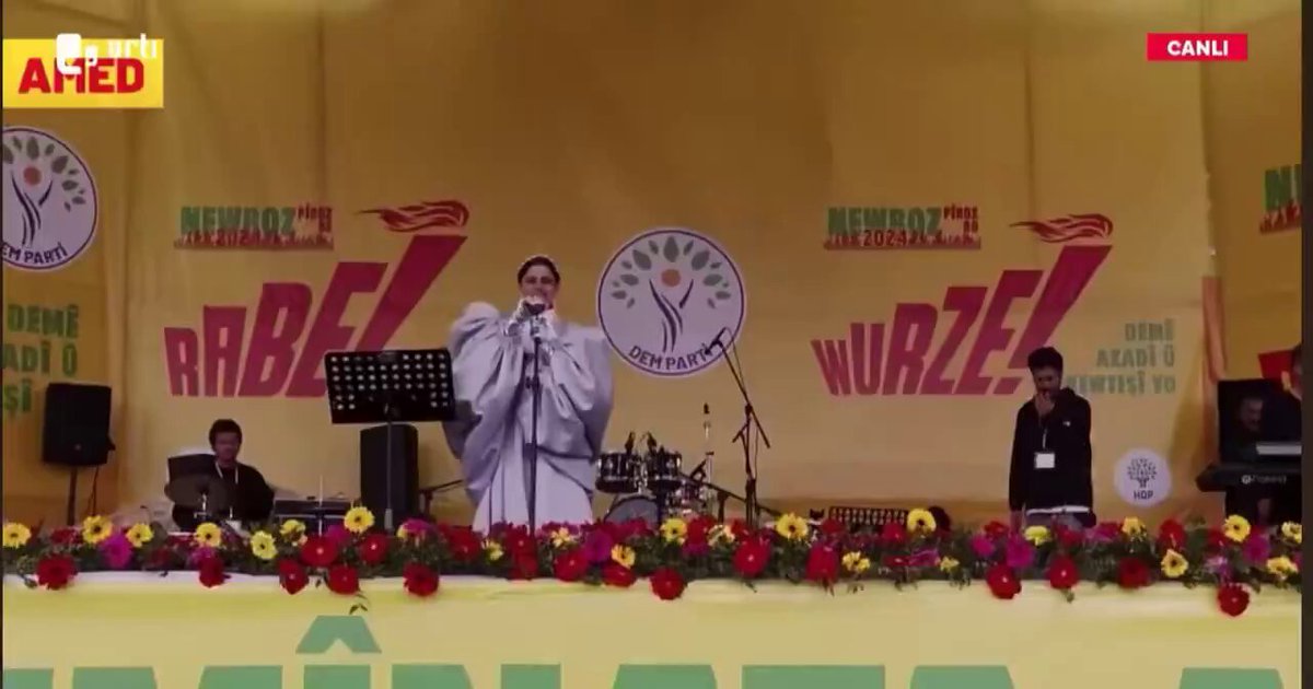Tunuslu sanatçı Emel Mathlouthi'den tüyleri diken diken eden Ahmedo Ronî ağıtı muazzam performans. #Amed #NewrozaAzadiyêPîrozBe #Newroz2024 #NewrozPîrozBe