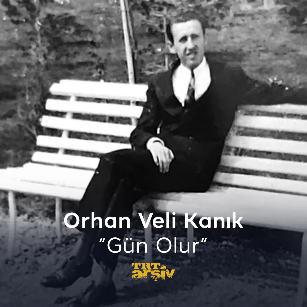 "Gün olur, alır başımı giderim, Denizden yeni çıkmış ağların kokusunda. Şu ada senin, bu ada benim, Yelkovan kuşlarının peşi sıra." #DünyaŞiirGünü’nde sen de bir dörtlük bırak. ✍🏻