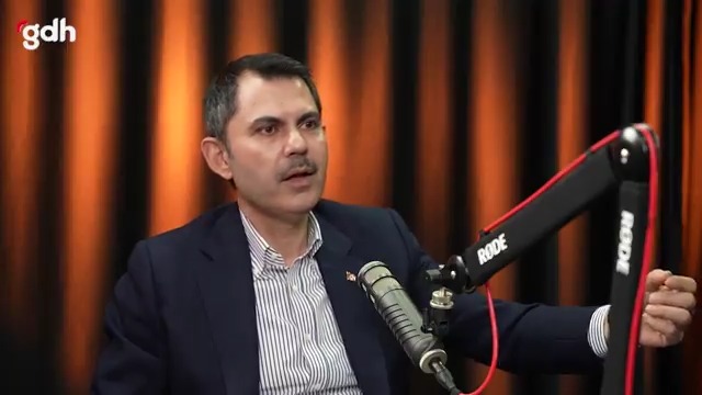 Murat Kurum: 💢 İstanbul'da dönüşüm bir vaat değil, tercih değil, terörle mücadele kadar önemli bir zorunluluk, bir bekâ meselesi. 💢 Belediyenin reklam bütçesinin, deprem bütçesinin 2 katı harcandığı, 1 buçuk milyon binanın riskli olduğu bir şehir burası.