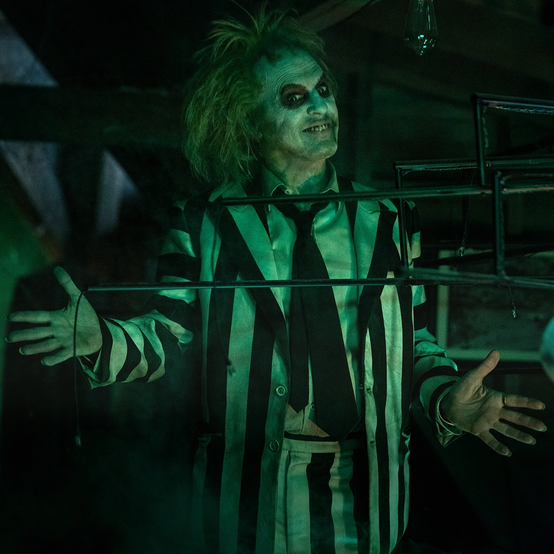 🚨 Voici la bande-annonce de #Beetlejuice, réalisé par Tim Burton, avec Winona Ryder, Michael Keaton et Jenna Ortega. Le 11 septembre au cinéma ! 🍿