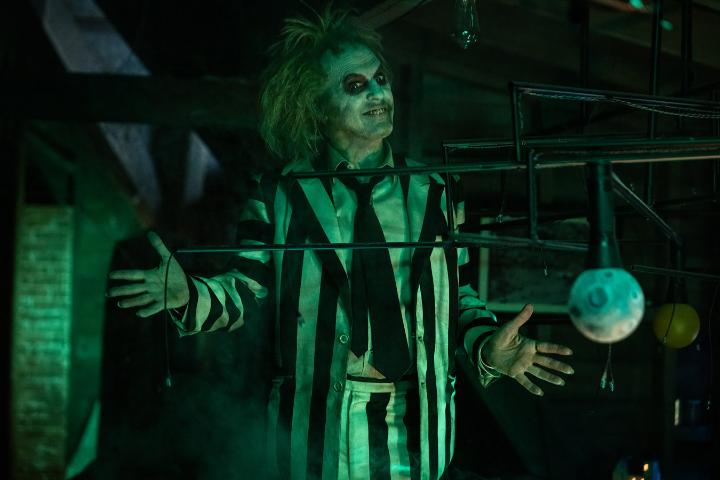 It's SHOWTIME! 💚 #Beetlejuice #Beetlejuice only in theaters September 6. @wbpictures 👉
