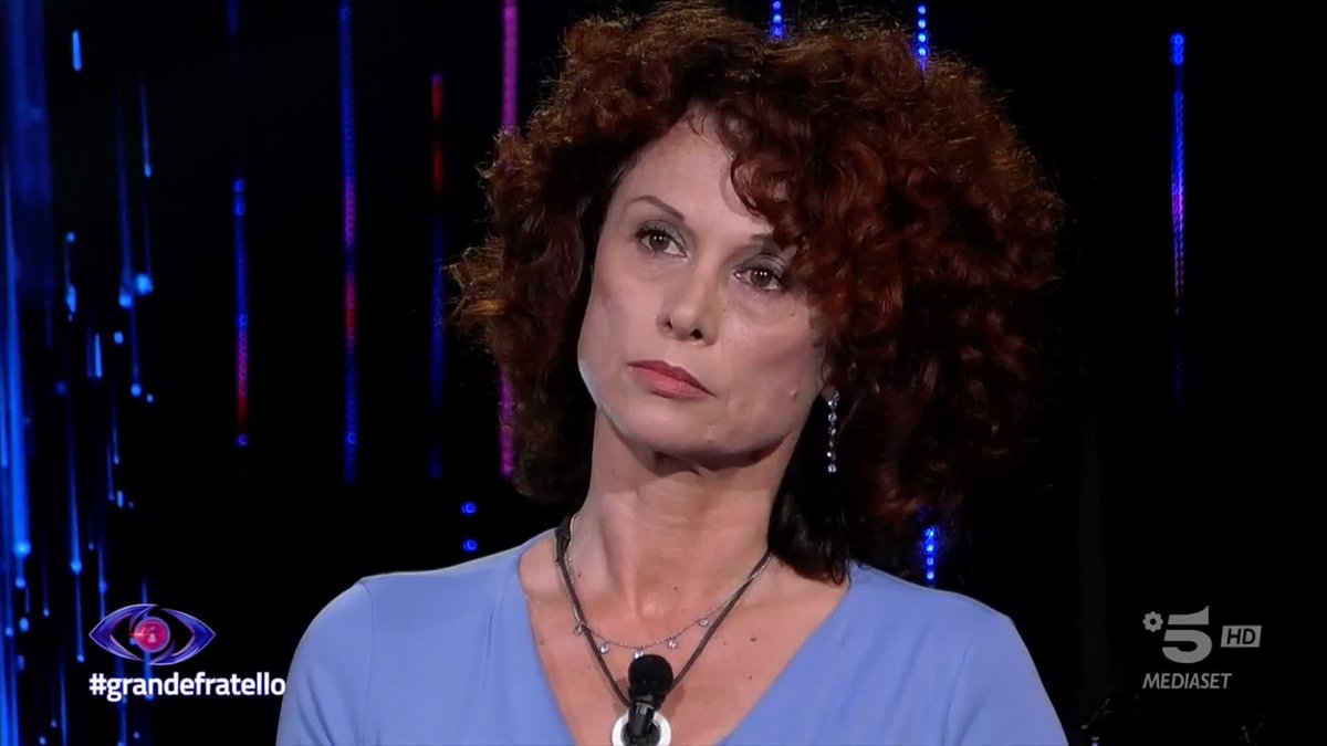 Faccia a faccia a distanza tra Anita e Beatrice... non c'è alcuna possibilità di "accordo"... #GrandeFratello