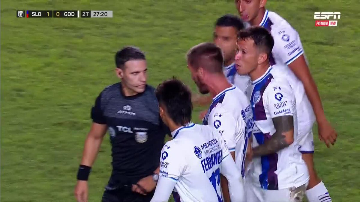 🇦🇷😳 Malcom Braida dio un pase atrás, Altamirano la agarró con la mano y el árbitro NO COBRÓ NADA. Insólito.