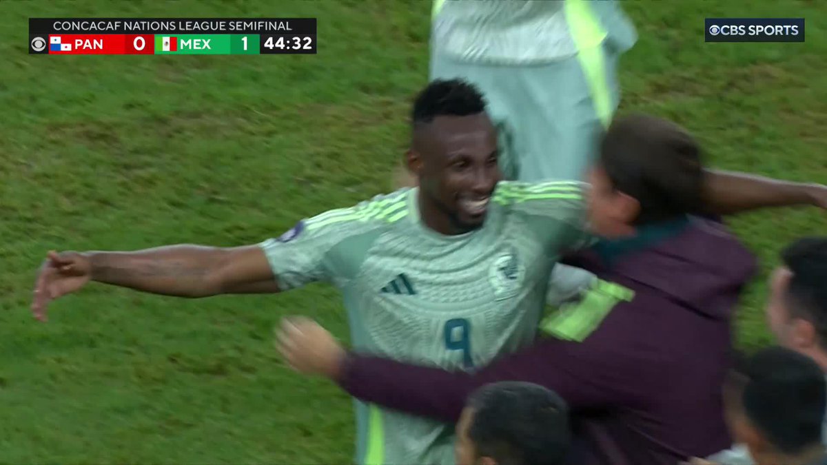 Colombia-born Julián Quiñones scores his first goal for Mexico since making the switch to El Tri 🇲🇽