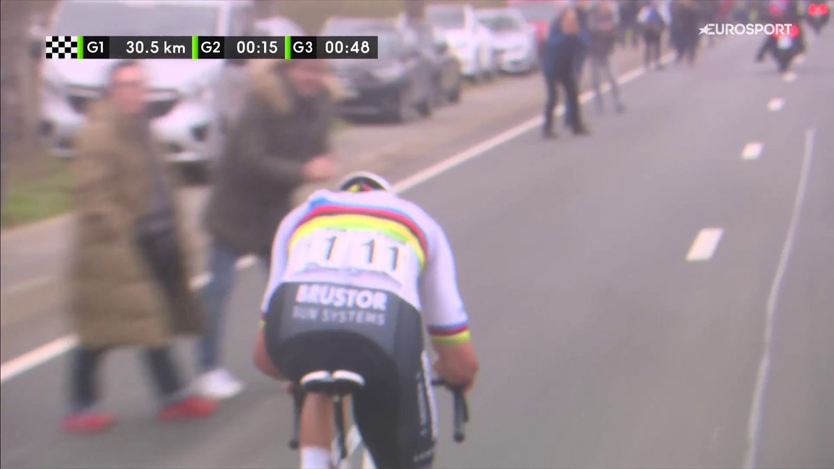 🚴🇧🇪 | Wat is dit allemaal!? Van der Poel maakt zich boos op het publiek, de organisatie, op wie? De wereldkampioen is niet blij! 🤬 #E3SaxoClassic 📺 Koers kijk je live op discovery+