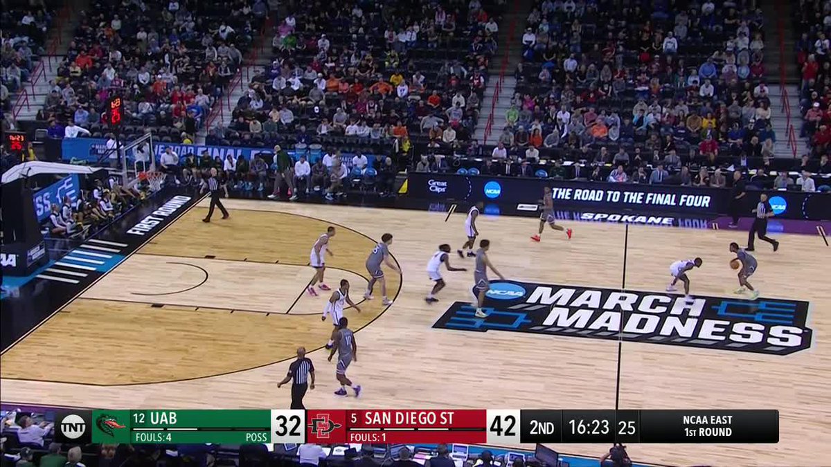 BIG DUNK FOR LAMONT BUTLER 😤 #MarchMadness