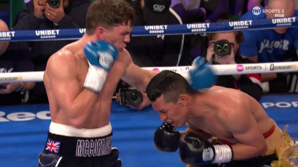 A sickening body shot! 🤢 Luke McCormack stops Robin Zamora on his professional debut! 🥊 #BourkeLane | LIVE on TNT Sports &amp; discovery+