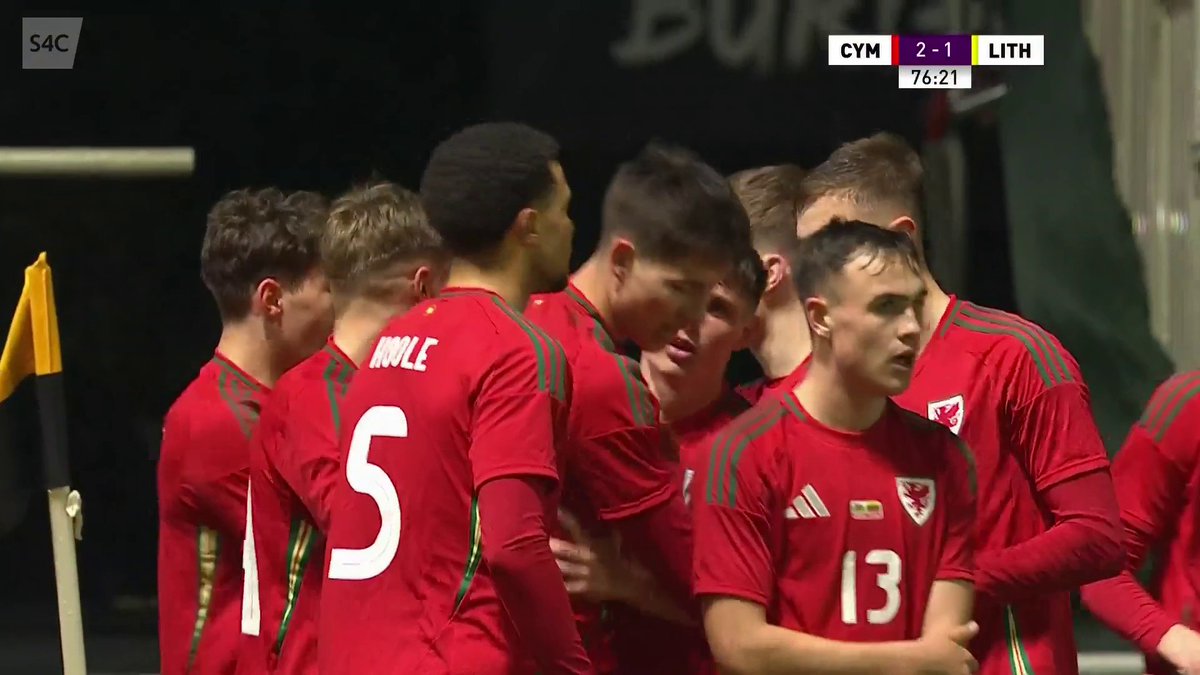 GÔL! LEWIS KOUMAS! 🏴󠁧󠁢󠁷󠁬󠁳󠁿 Gôl ar ei ymddangosiad cyntaf dros Cymru D21! ⚽ 76' Wales 🏴󠁧󠁢󠁷󠁬󠁳󠁿 D21 2-1 Lithwania D21 Yn fyw: