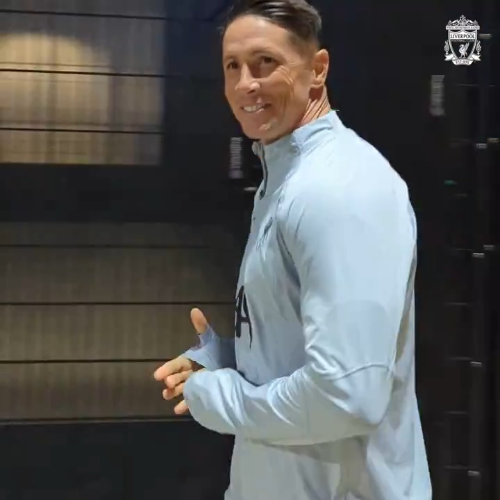 "I thought Liverpool was warm?" 🤣🥶 #LFCLegends2024
