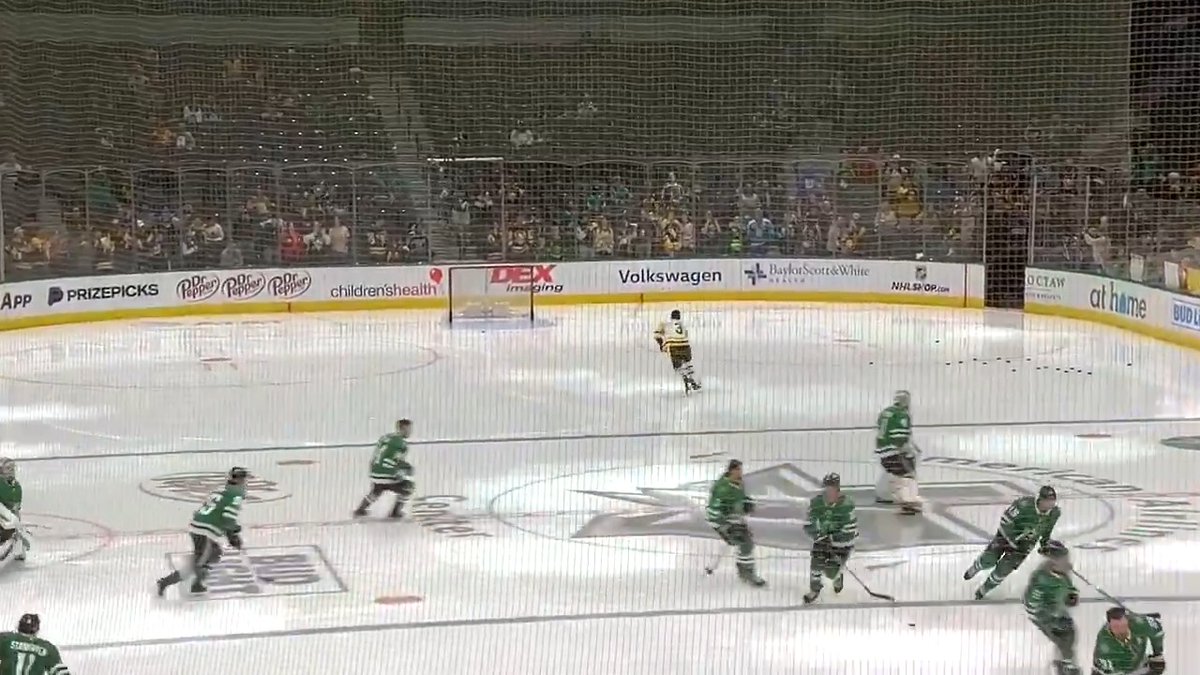 NHL debuts just aren’t complete without a rookie lap! Welcome to the NHL, Jack St. Ivany! 👏