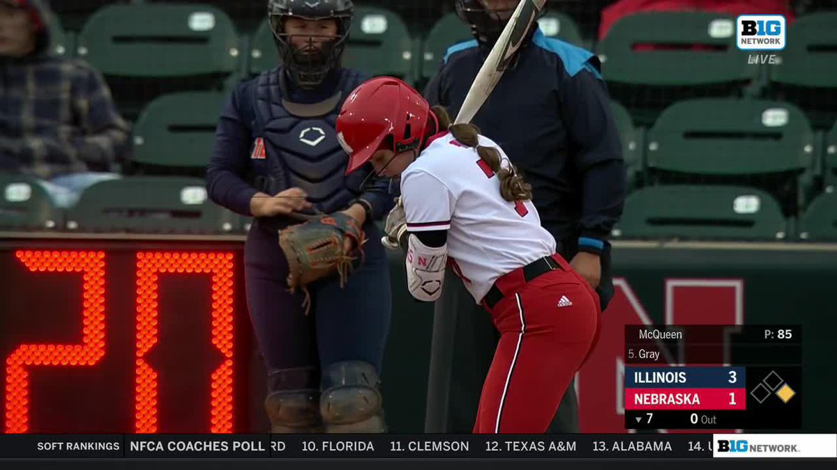 CLUTCH. 👏 sydney gray with a 2-run homer to tie things up in the bottom of the 7th!!