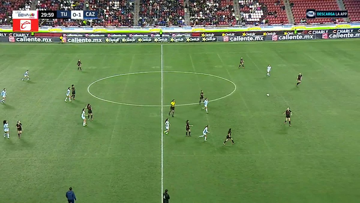 Tijuana con 1 jugadora de más contra Cruz azul que les meten de a 4 y a los minutos les anotan el 2-0, la portera quien sabe dónde andaba Que mal me huele esto 👀😤