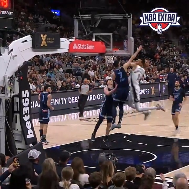 😱😱 WEMBYYYYY C'EST PAS HUMAIN CA !!!! #NBA #NBAextra #Action