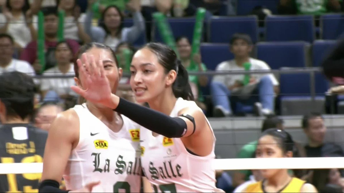 NO TOSS NEEDED! 🙅 Amie Provido wasted no time in spiking that second ball to give the DLSU Lady Spikers a good lead against the FEU Lady Tamaraws! #UAAPSeason86 #UAAPonOneSports #FuelingTheFuture
