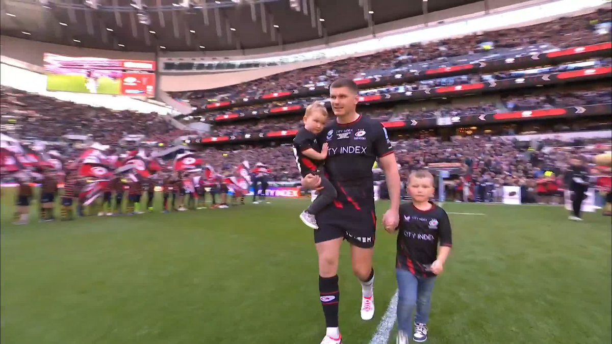 💫 Owen Farrell walks out for the 250th time in Saracens colours... What an achievement 👏 #GallagherPrem | #SARvHAR | Saracens Rugby Club