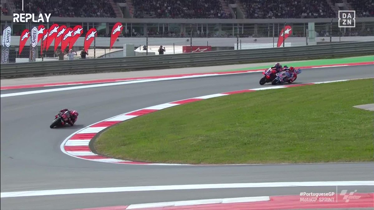 🥵🥵🥵🥵 El adelantamiento de Marc Márquez a Jorge Martín Almoguera para terminar segundo la carrera al sprint 💥 El rectificado de 'Martinator' 🤯 Las reacciones en cada box. ¡Tremendo! #PortugueseGP 🇵🇹 #MotoGP 🏁