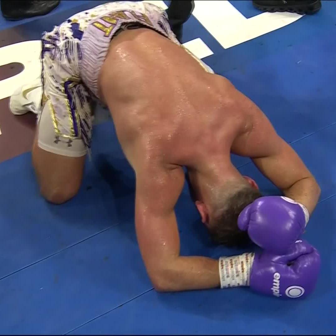 AND STILL 🛡️ James Flint retains the Central Area Super-Lightweight Title. #SmithZepeda