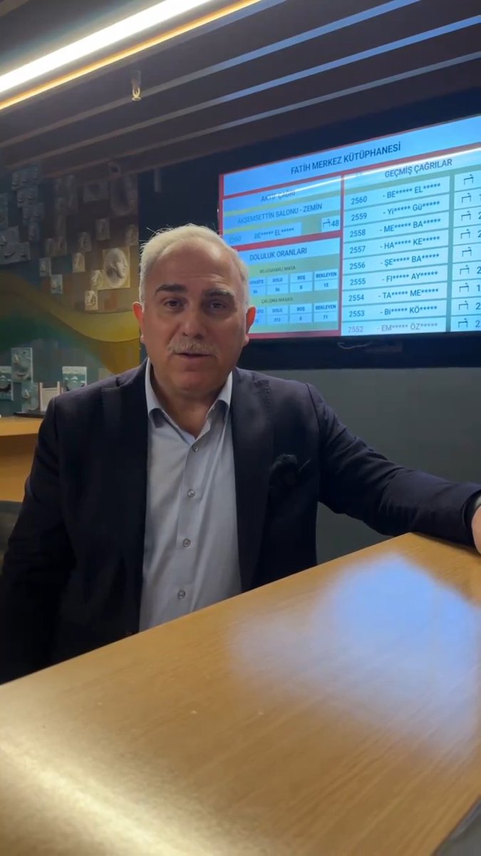 Anlık... 2021 yılında Fatih'imize kazandırdığımız Fatih Merkez Kütüphanemizden bildiriyorum. Kütüphanemiz gecenin bu saatinde 400 öğrenci ile tam kapasite dolu. 91 öğrencimiz ise sırasını bekliyor. Bu gençlerimiz sizce de alkışı, övgüyü hak etmiyor mu?😊👏 #FatihinGençleri ile geleceğimiz inşallah çok parlak.