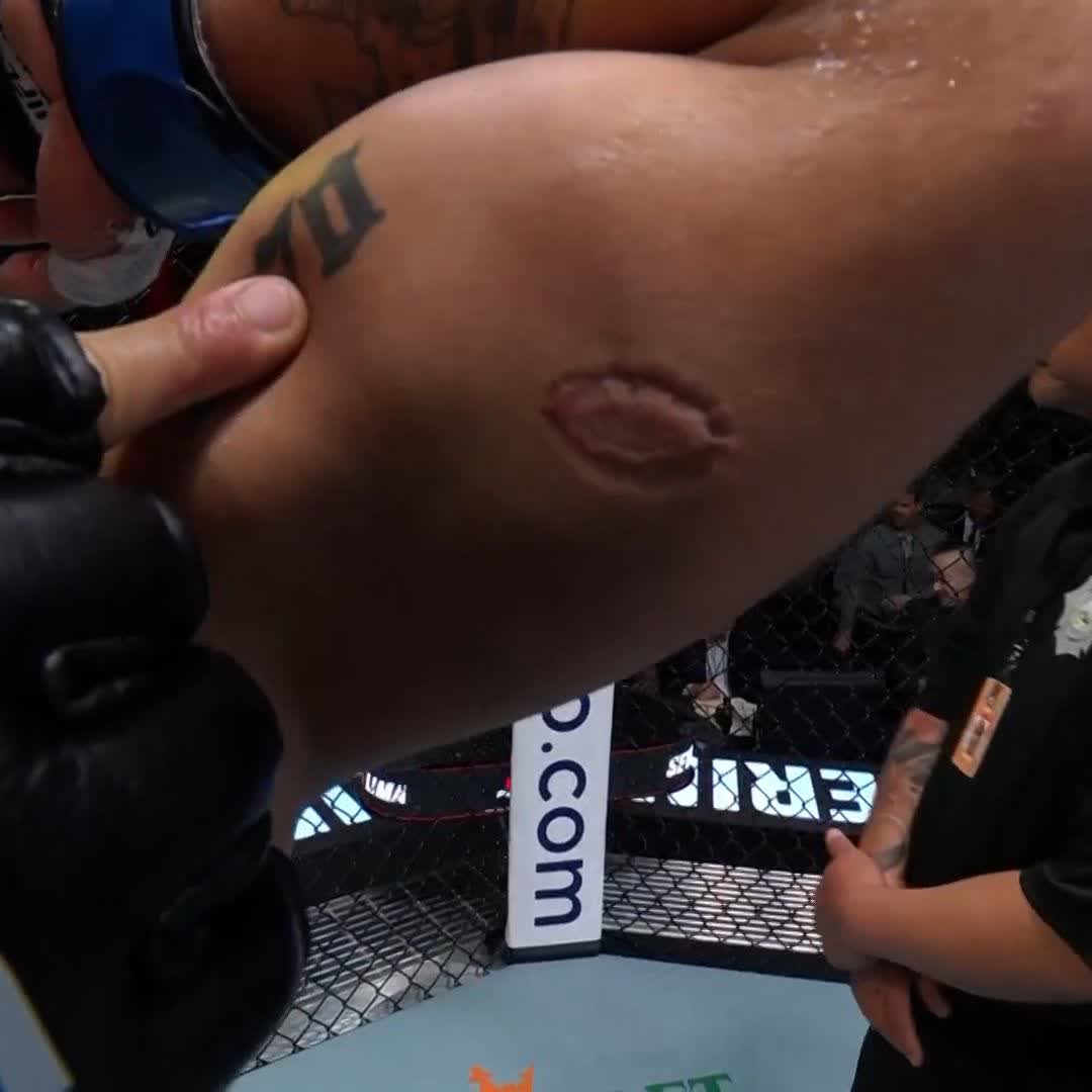 A DQ...for a bite! 😳 There's a first time for everything at the UFC APEX folks! #UFCVegas89