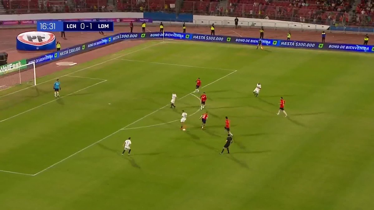 Vean el GOLAZO que anotó Juan Arango en un partido de Leyendas en Chile. 🤯 El GOAT de Venezuela. 🐐