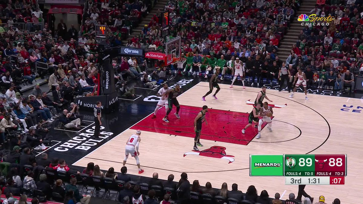 DALEN WITH THE PUTBACK. NBC Sports Chicago | Dalen Terry