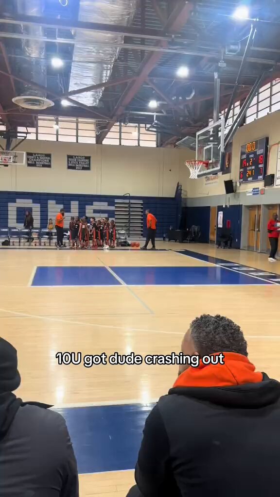 Coach acting like he just lost the NBA Finals 😭 (via crutch2x/TT)