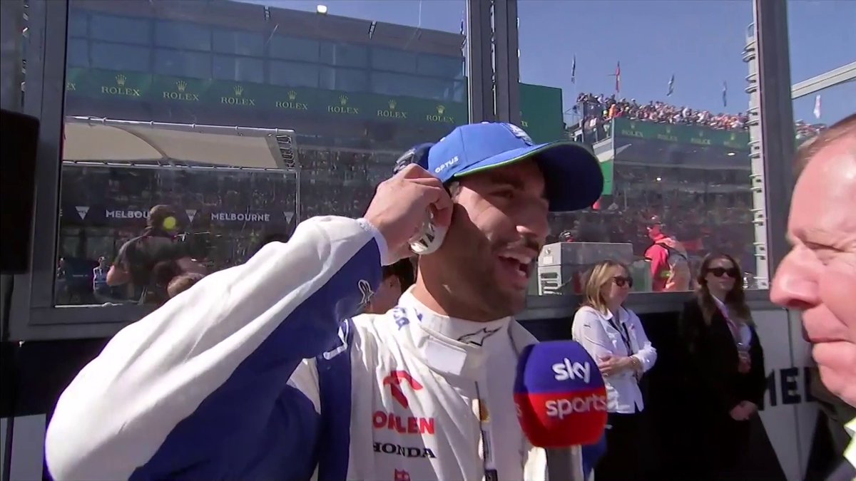 "How's it going?" 🎙 "It's going" 😅 Never change Danny Ric 😂