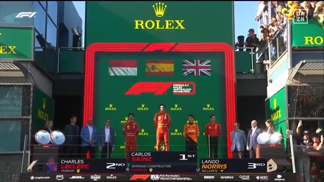 Así se empieza bien un domingo, con el himno de España 🇪🇸 sonando en lo más alto del podio de la #Fórmula1 ¡Grande Carlos Sainz Carlos Sainz y enhorabuena por tu victoria! 🏎🌶